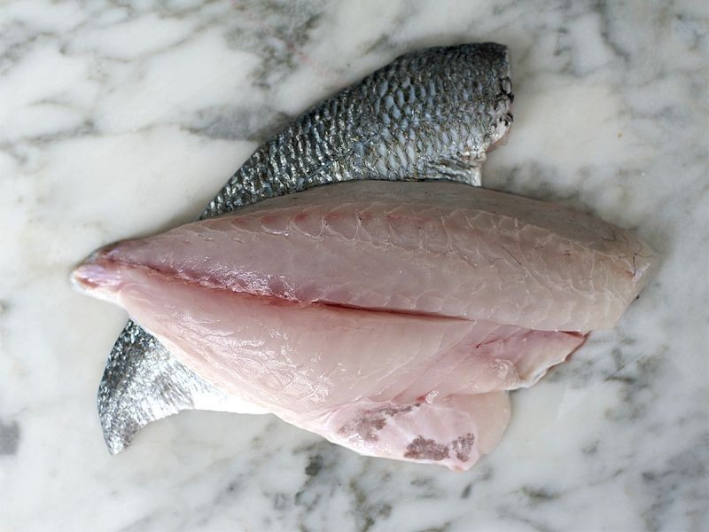 2 Sea Bream Fillets (300g)