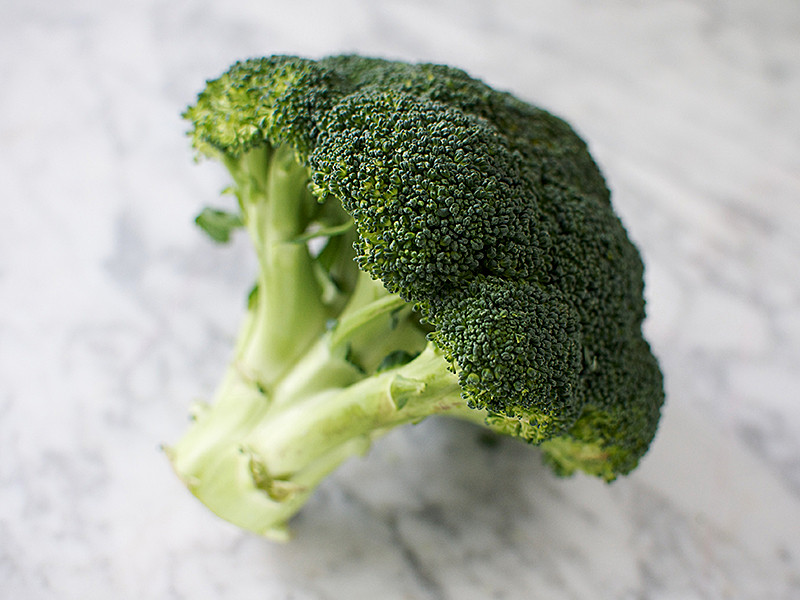 Fresh Broccoli (Approx 330g)