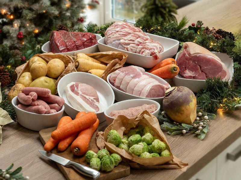 Holly Christmas Meat and Veg Hamper (Medium)