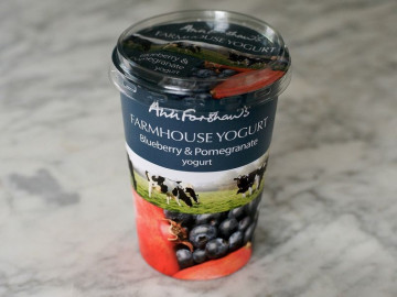 Ann Forshaw's Farmhouse Blueberry & Pomegranate Yogurt (450g)