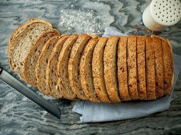 Thick Sliced Multiseeded Batch Bloomer (800g)