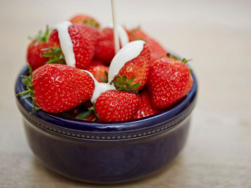 Strawberries (300g) & Double Cream (250ml)