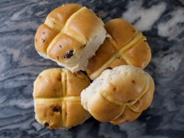 Thatcher's Hot Cross Buns (4 Pack)