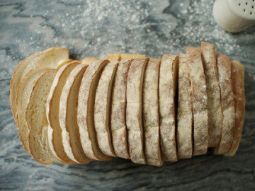 White Medium Sliced Bloomer  (800g)