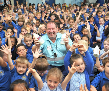 Launching our school glass bottle scheme: Manchester schools join the glass revolution!