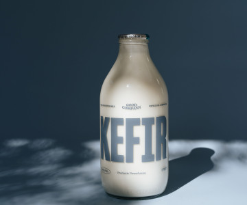 Say “hello” to our NEW kefir pourable yogurt: a versatile delight for breakfast, smoothies and savoury recipes