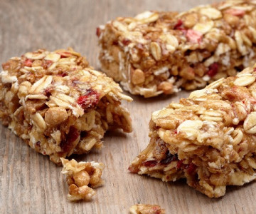 Granola, Berry & Cherry Breakfast Bar