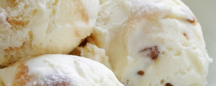 No Churn Hot Cross Bun Ice Cream