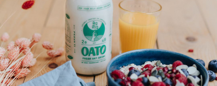 Oato's Creamy Porridge with Goji Berries, Almonds, and Blueberries Recipe